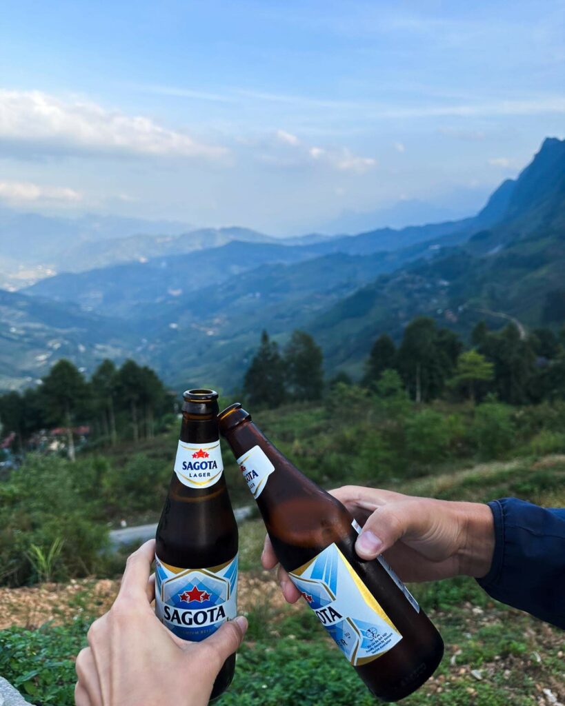 Drink s vyhladom pocas Ha Giang Loop